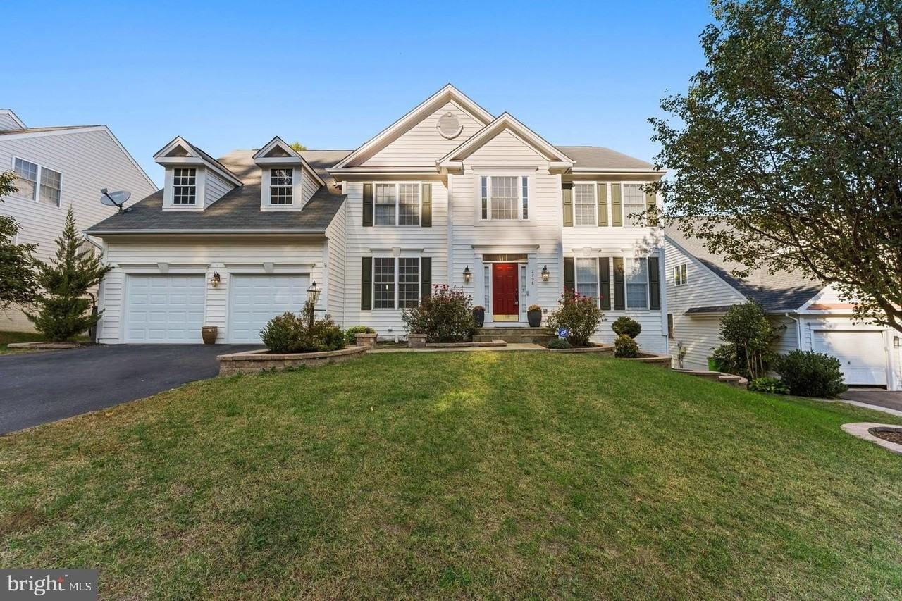 2798 Burrough Hill Ln - Photo 4 of 50