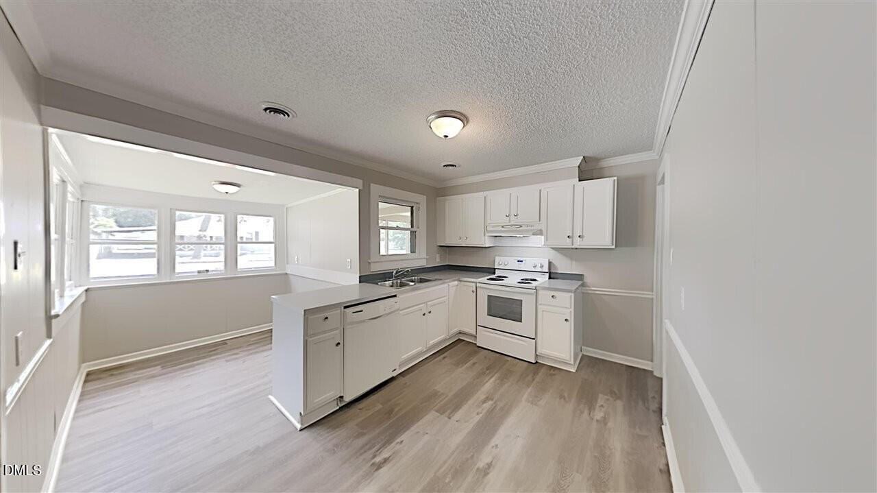 415 Caswell St - Photo 4 of 10