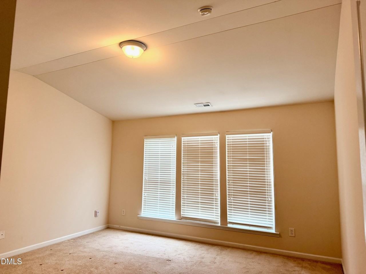 1004 Corwith Dr - Photo 6 of 19