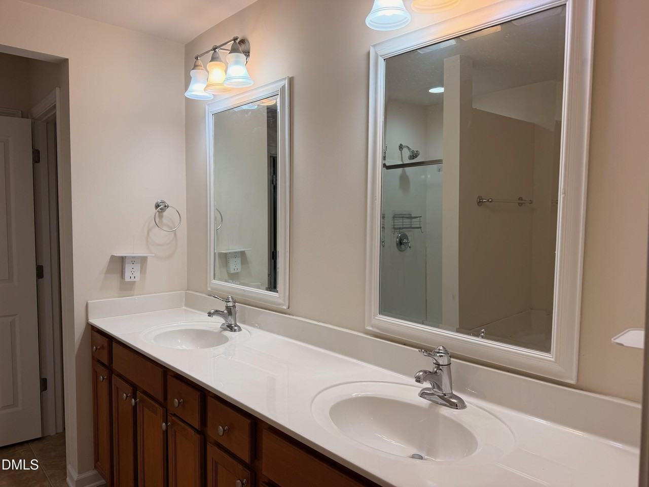 1004 Corwith Dr - Photo 7 of 19
