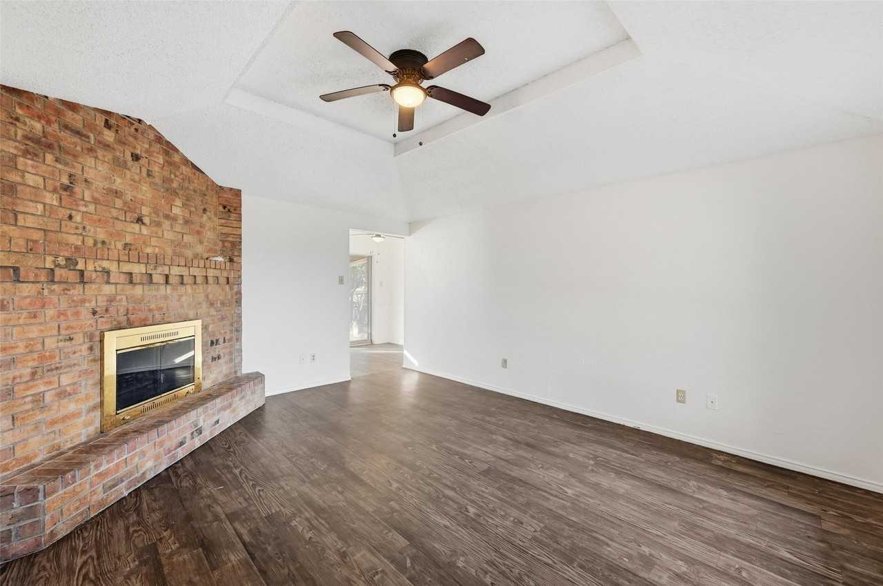 104 Mesa Dr - Photo 3 of 19