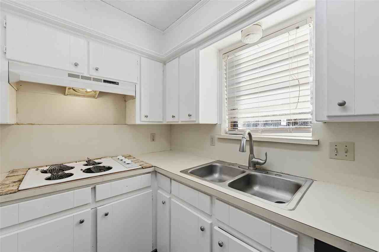 104 Mesa Dr - Photo 6 of 19