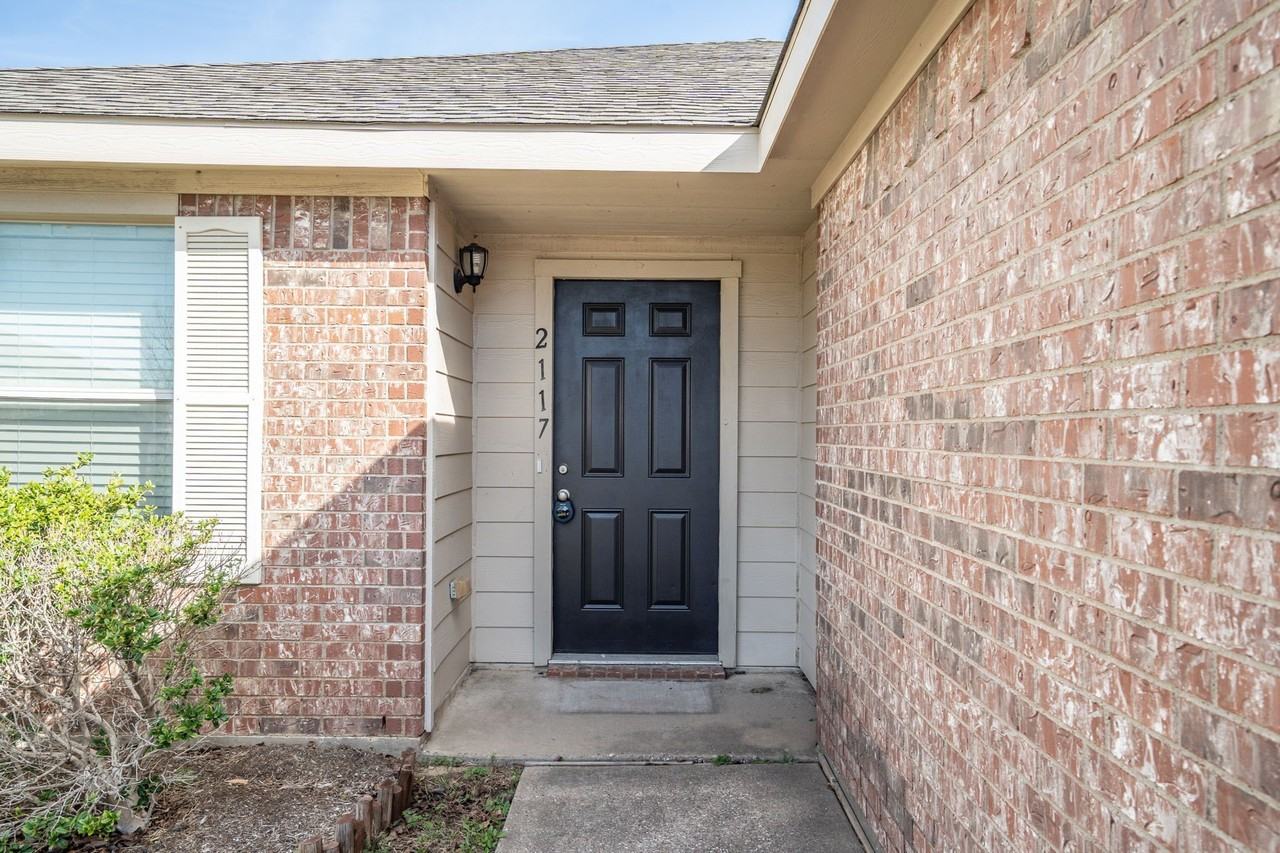 2117 Laughlin Rd - Photo 4 of 26