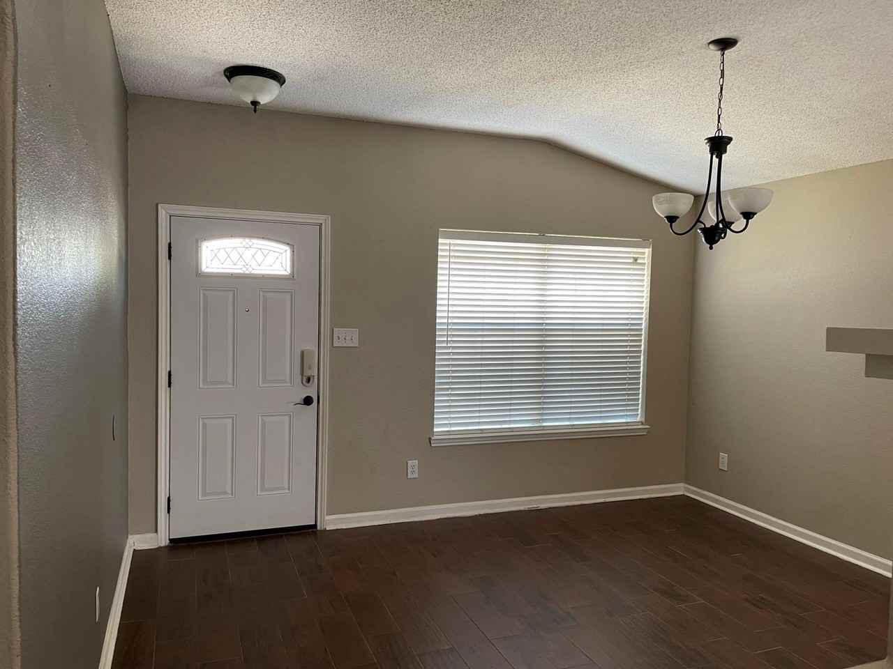 1416 Ross Dr - Photo 4 of 16