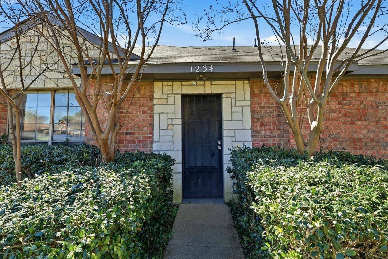 1234 Roan Dr - Photo 2 of 21