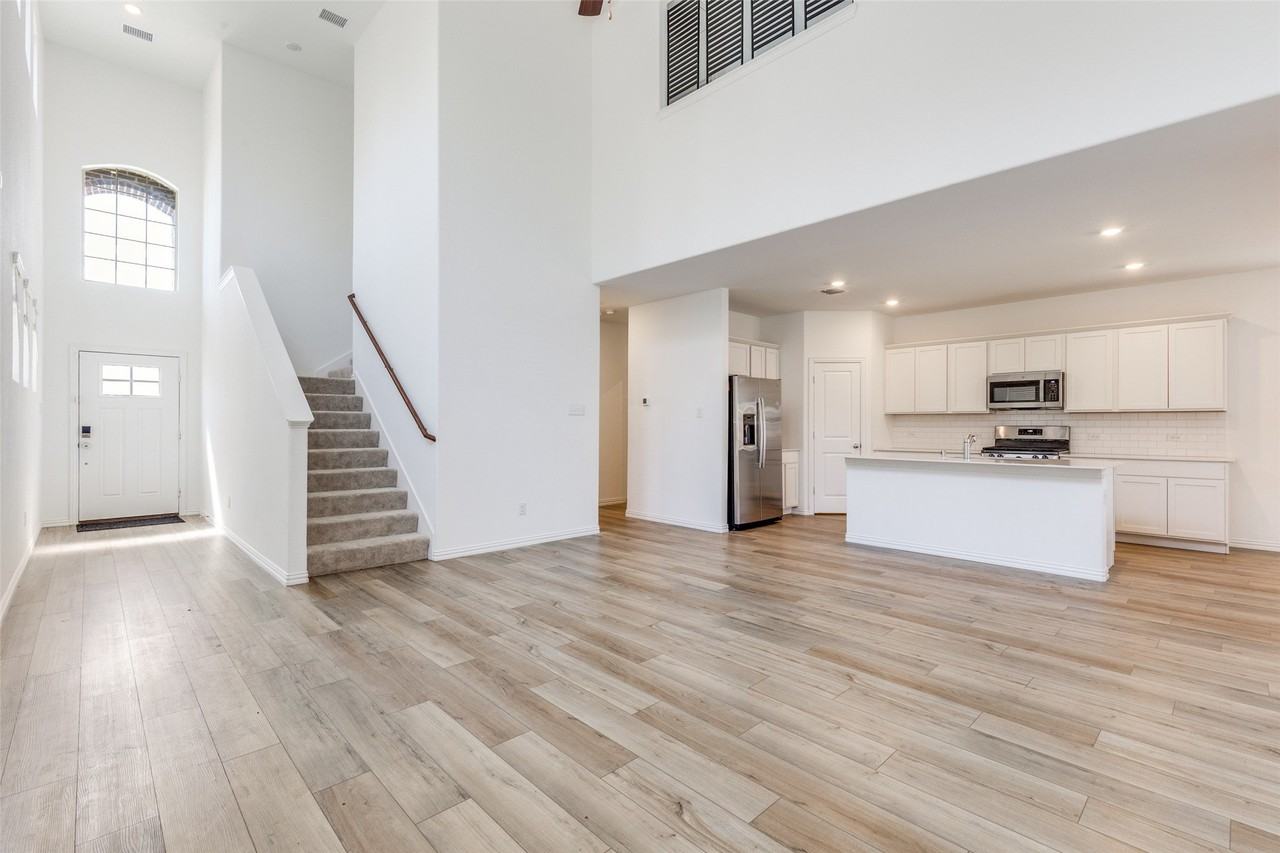 10041 Elkhorn Dr - Photo 2 of 15