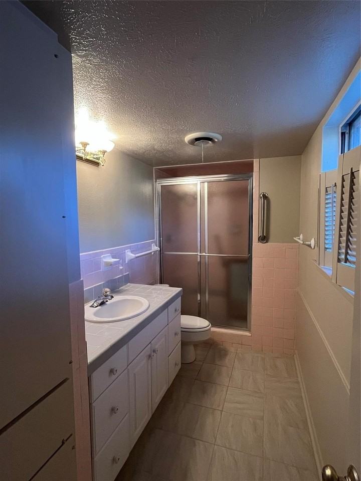 1302 Cherokee Dr - Photo 7 of 20
