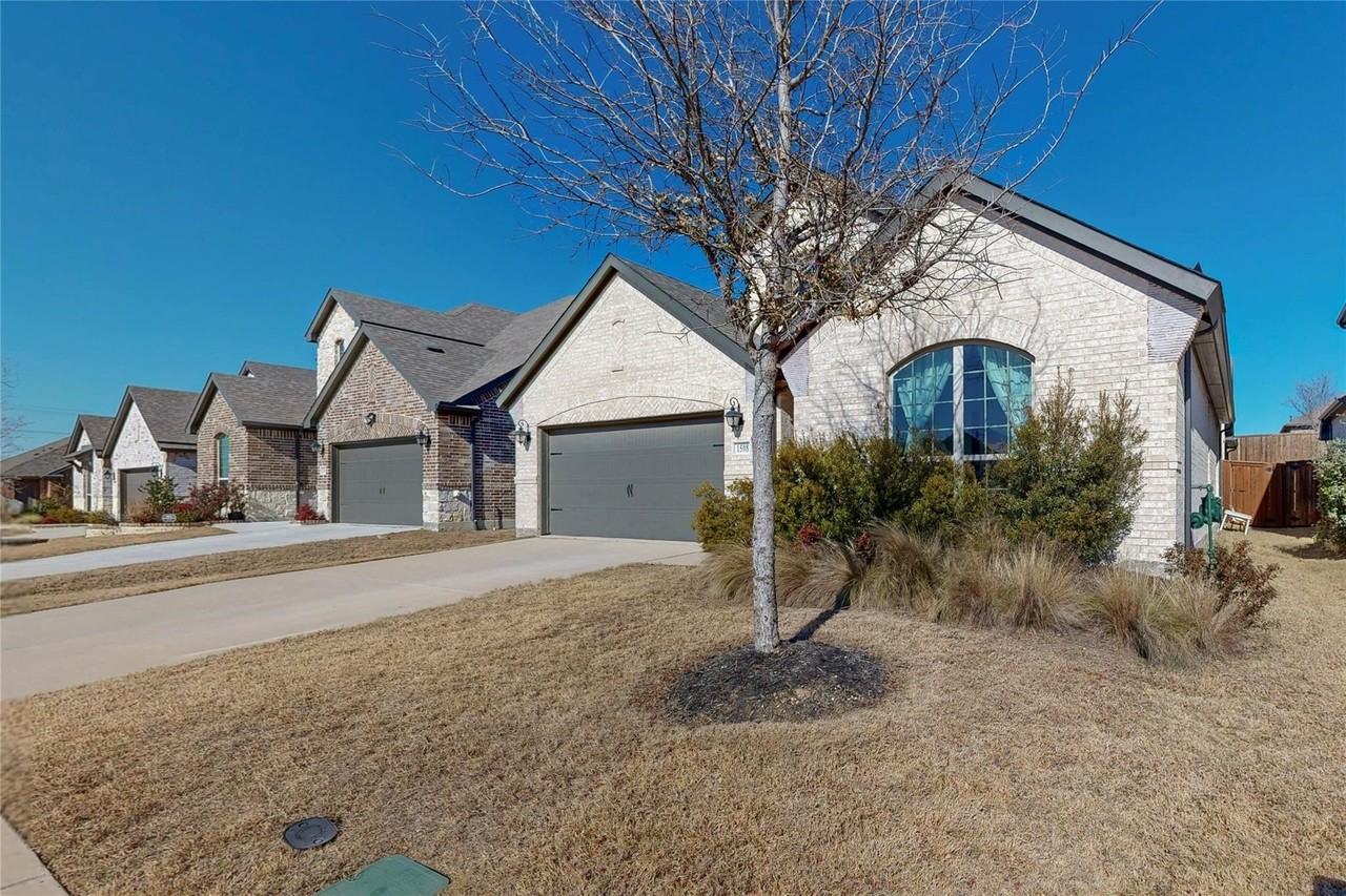 1508 Monarch Trl - Photo 2 of 37