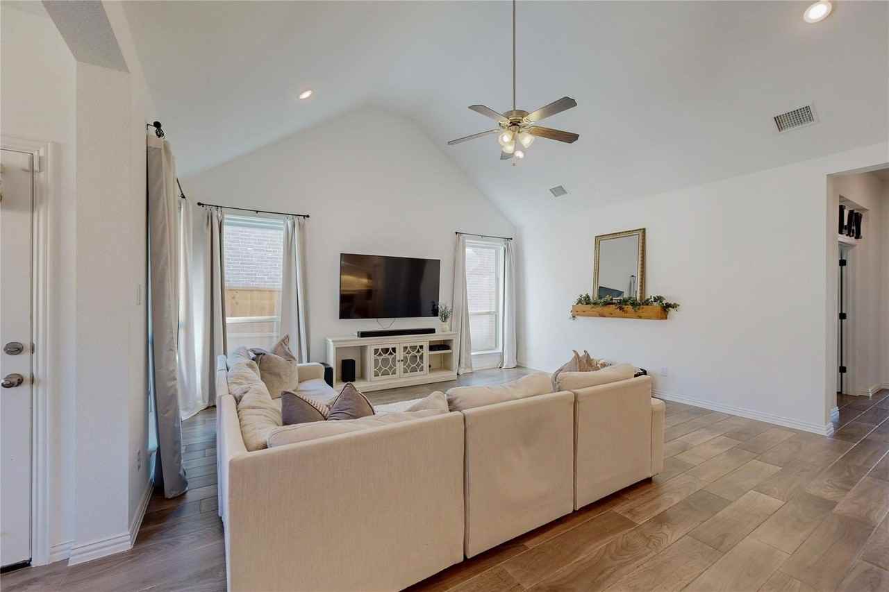 1508 Monarch Trl - Photo 6 of 37