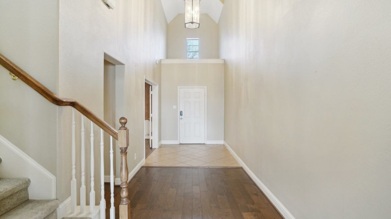 313 Country Lakes Dr - Photo 3 of 40