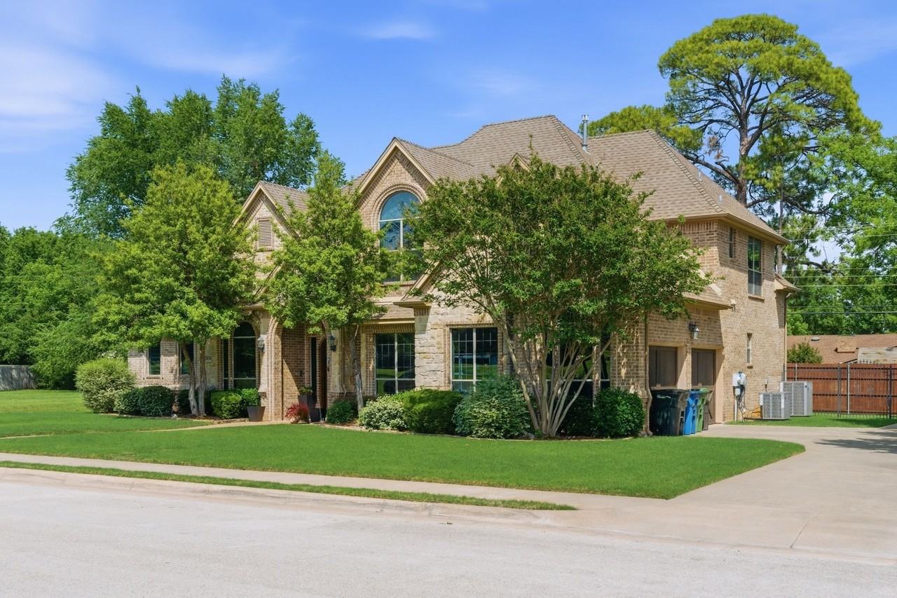 1830 Johnson Ct - Photo 3 of 40