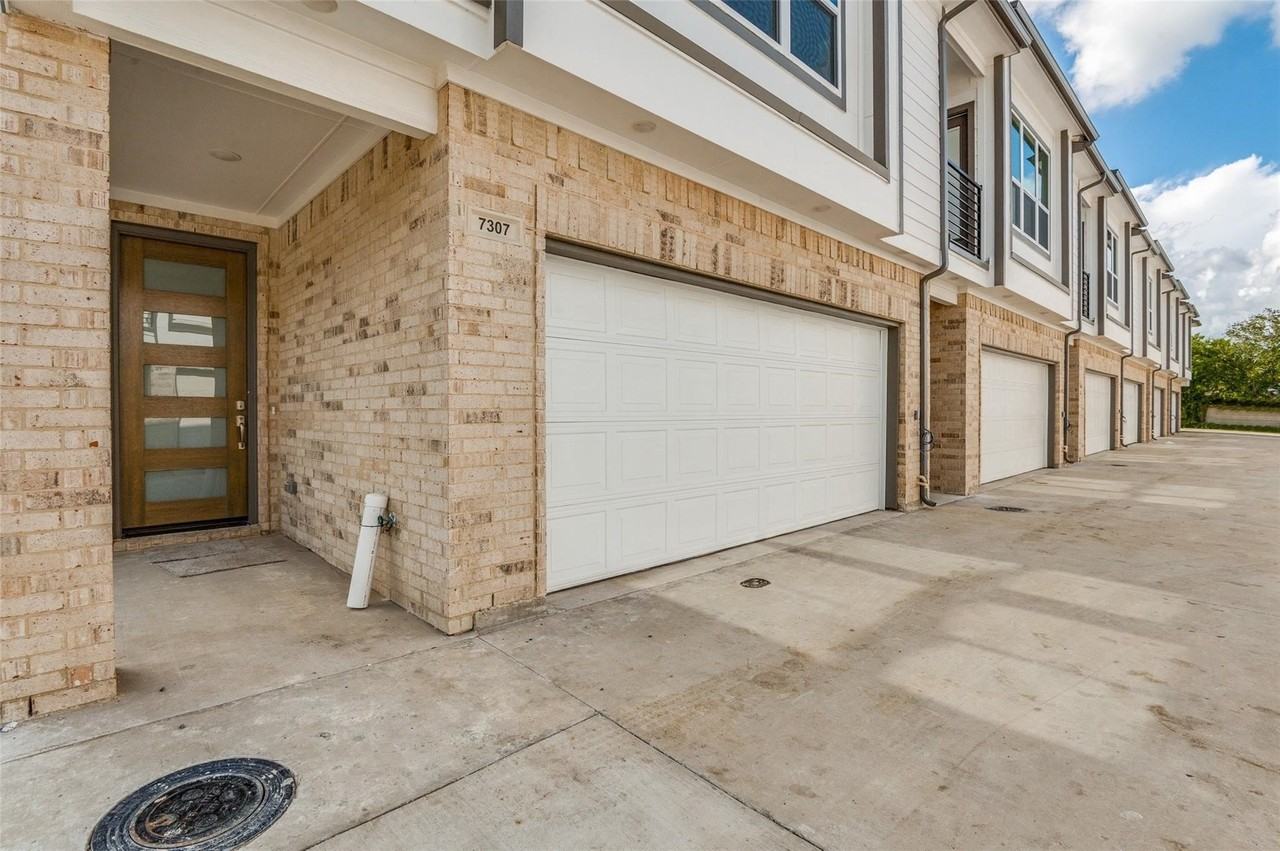7307 Rubio Pl - Photo 3 of 17