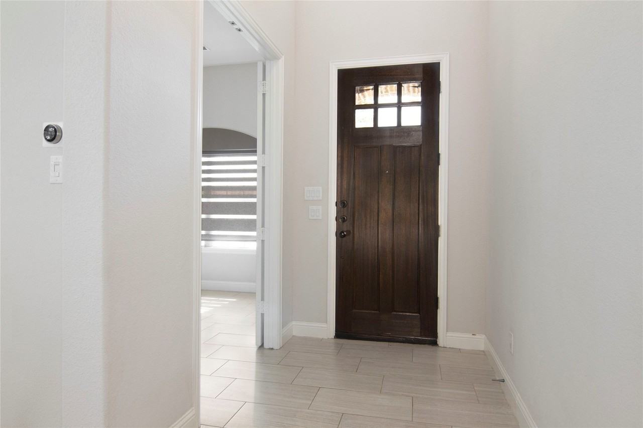 604 Winehart St - Photo 4 of 26
