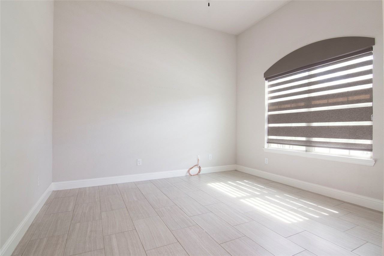 604 Winehart St - Photo 5 of 26