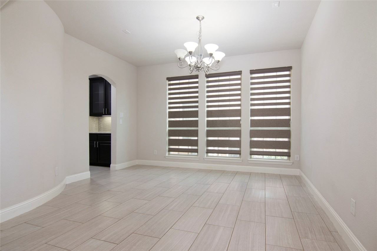 604 Winehart St - Photo 6 of 26