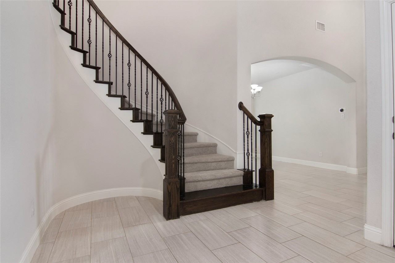 604 Winehart St - Photo 7 of 26
