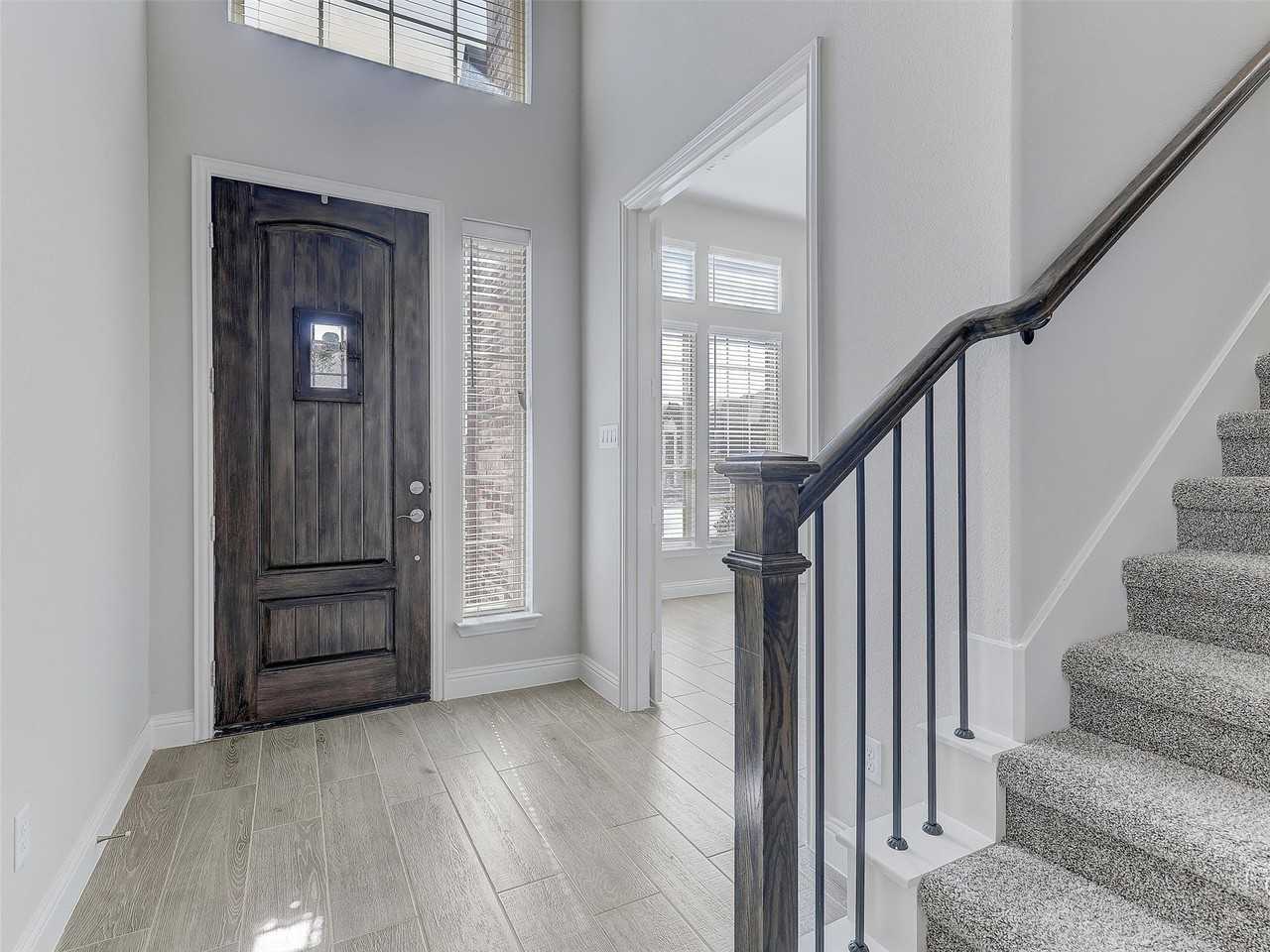 1228 Horsetail Dr - Photo 4 of 38