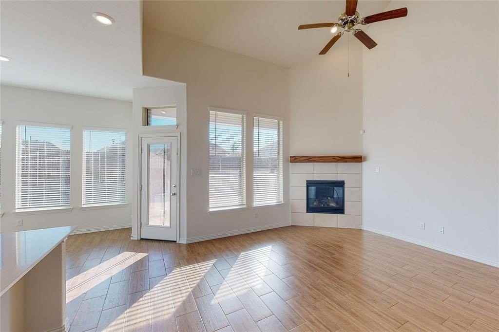 10143 Prairie Dr - Photo 4 of 38
