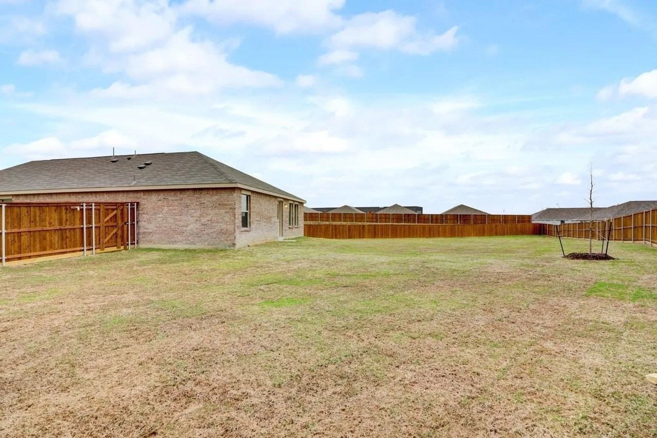 2836 Ozark Cir - Photo 2 of 14