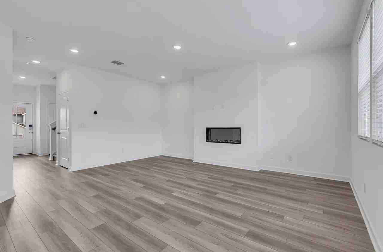 168 Millbrook Dr #1 - Photo 6 of 15