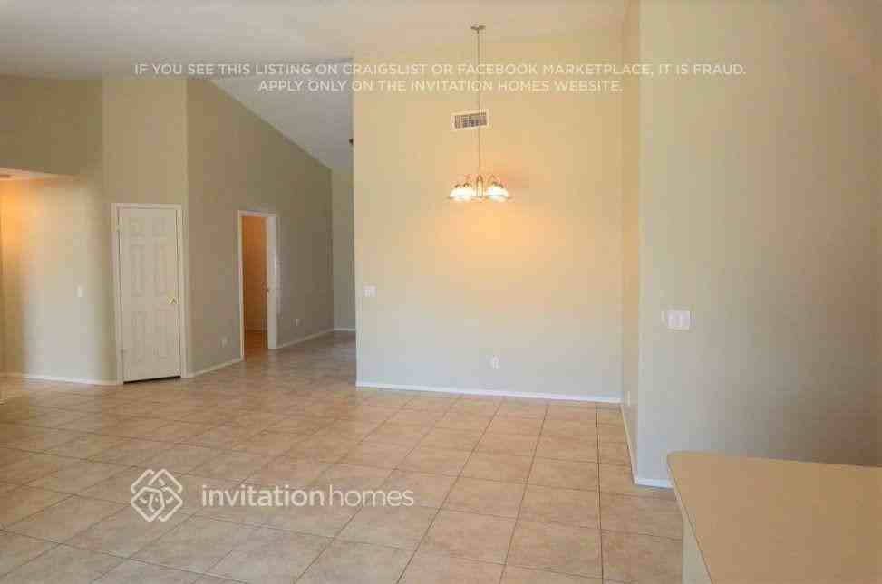 9243 W Mountain View Rd - Photo 4 of 18