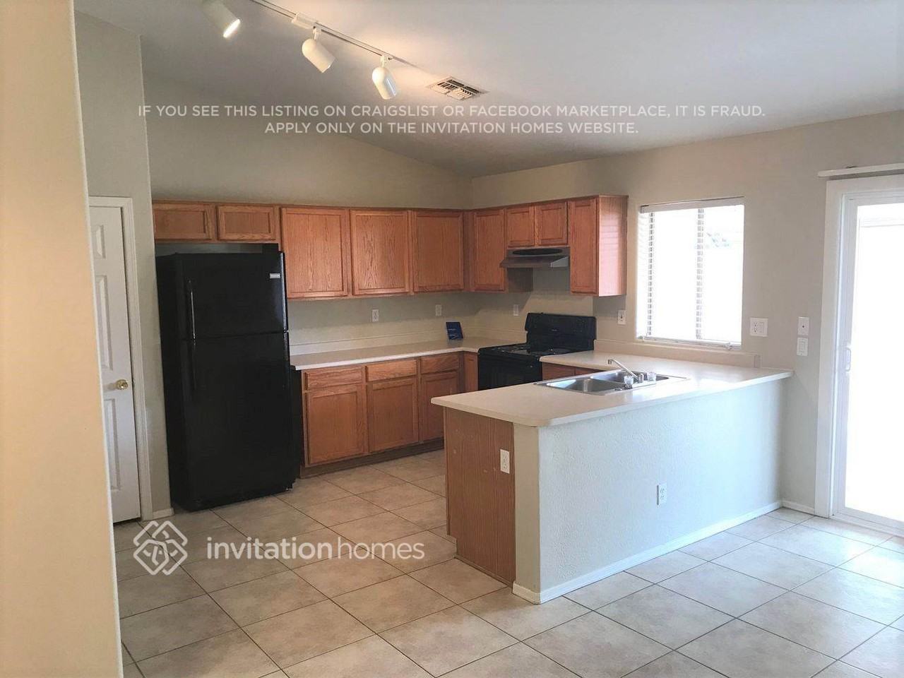 9243 W Mountain View Rd - Photo 5 of 18