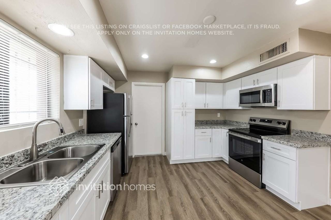 3751 W Shangri La Rd - Photo 6 of 17