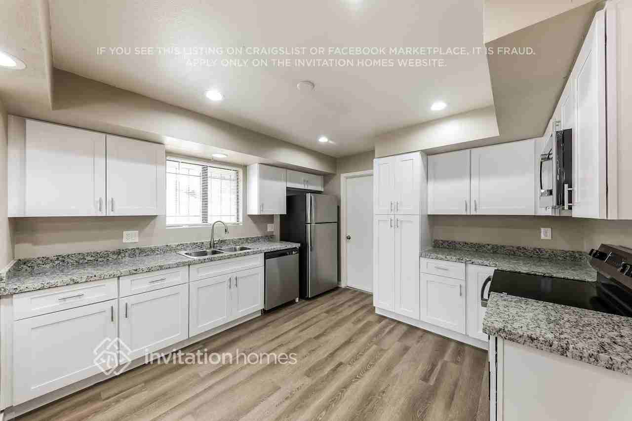 3751 W Shangri La Rd - Photo 7 of 17