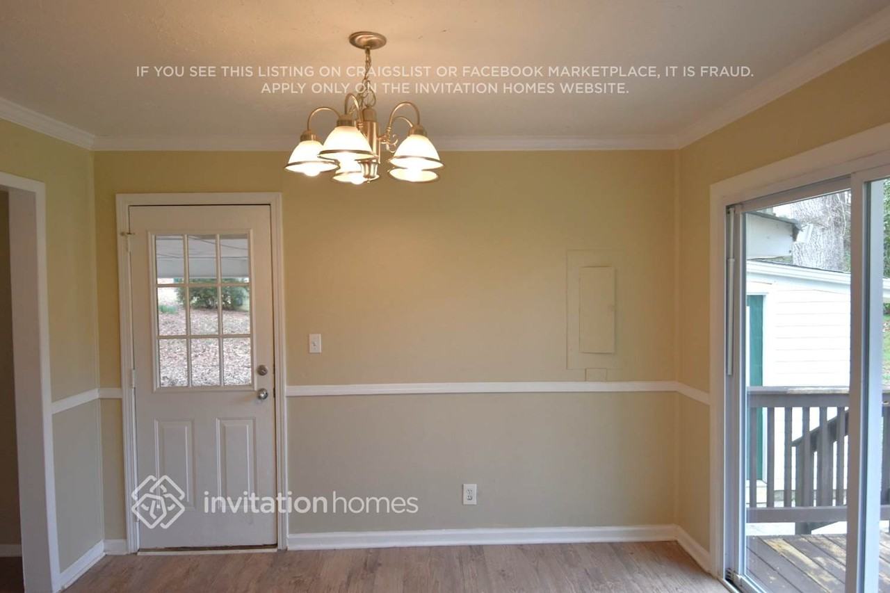 110 Woodglen Ct - Photo 3 of 8