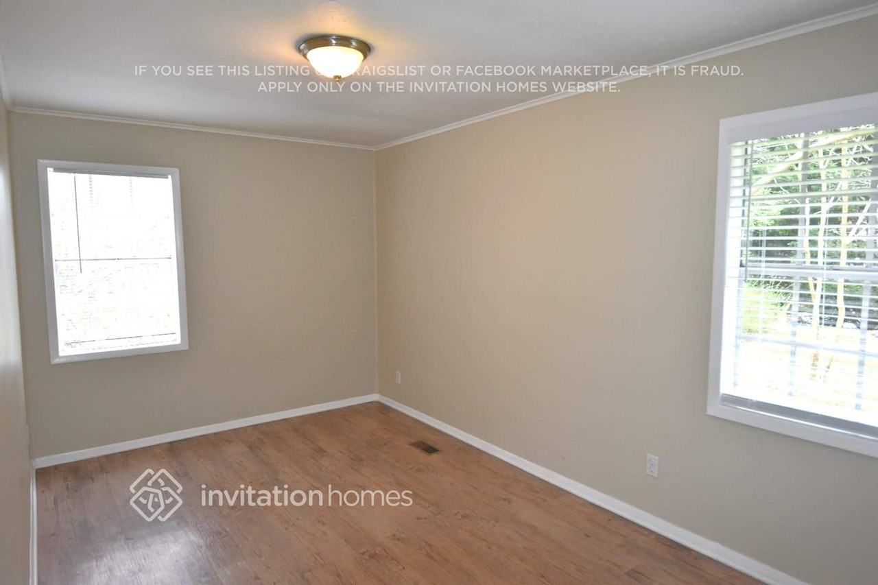 110 Woodglen Ct - Photo 5 of 8