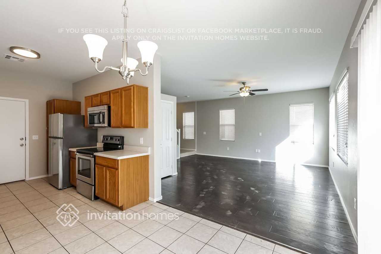 4013 W Pollack St - Photo 5 of 15