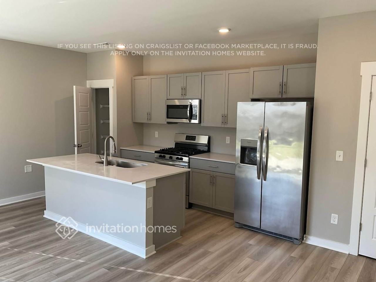 1023 Baltusrol Ln - Photo 2 of 10