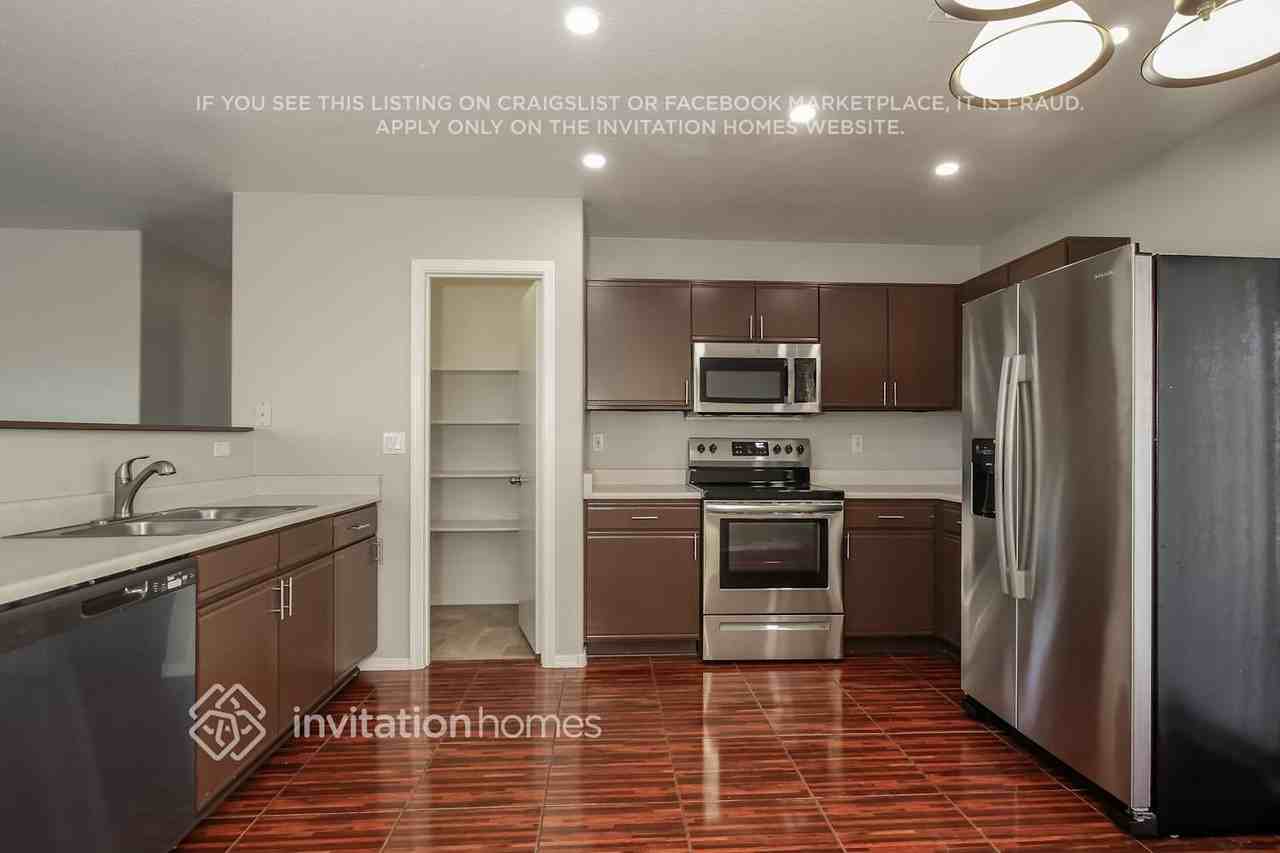 11530 W Flores Dr - Photo 6 of 15