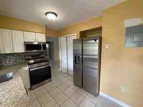 8136 Nw 21st Ct - Photo 2 of 8
