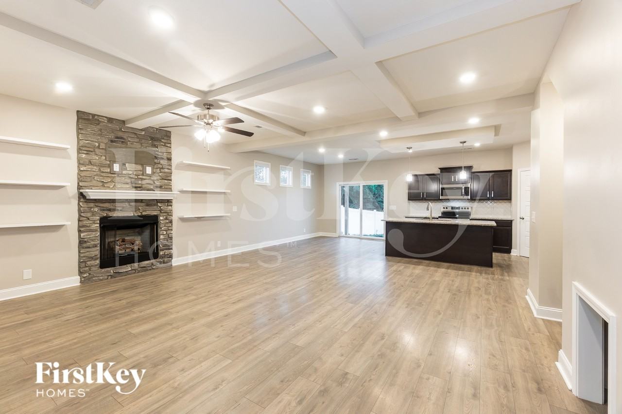 103 Lucerne Ln - Photo 3 of 19