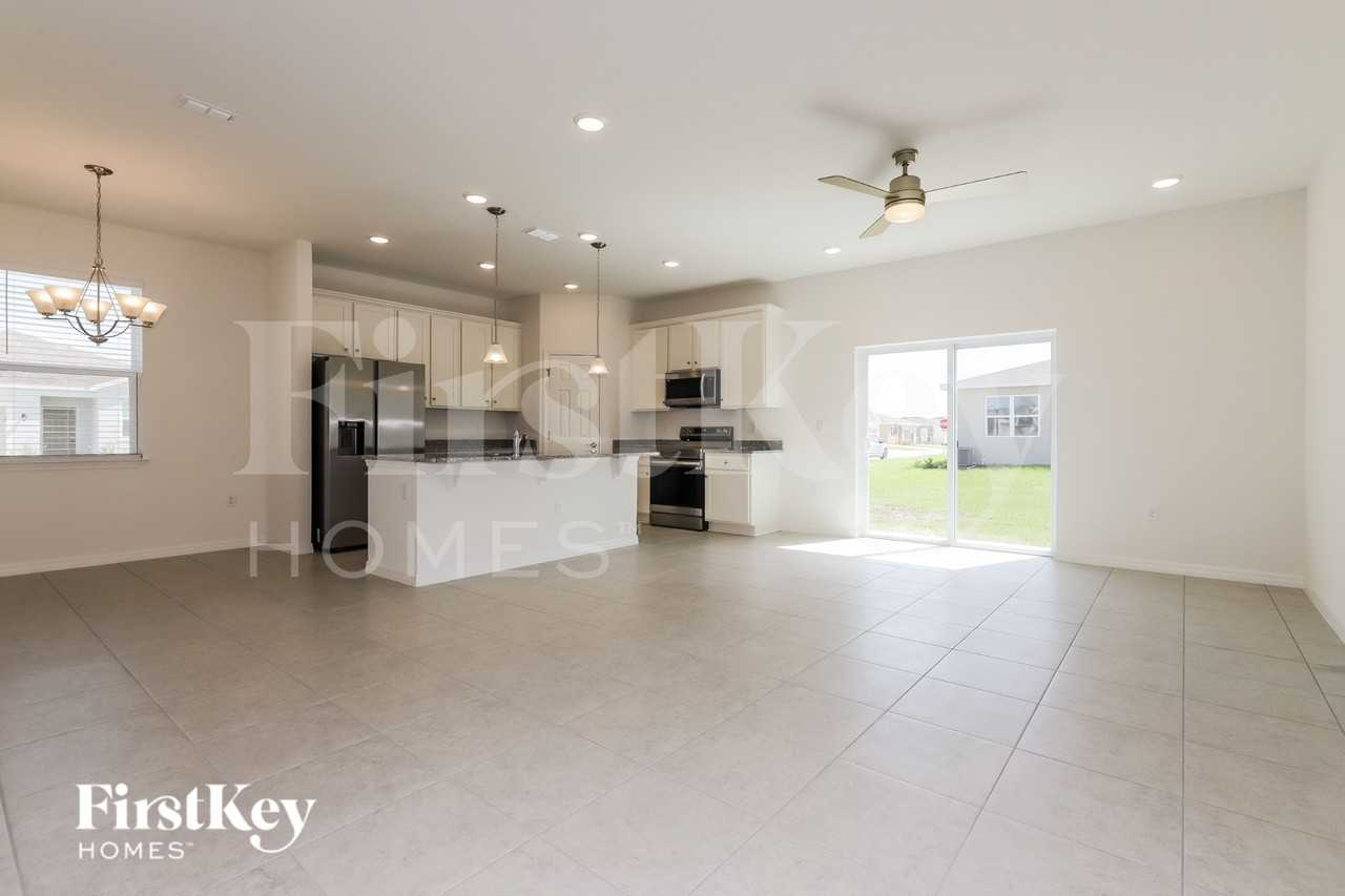 543 Crown Rose Dr - Photo 3 of 16