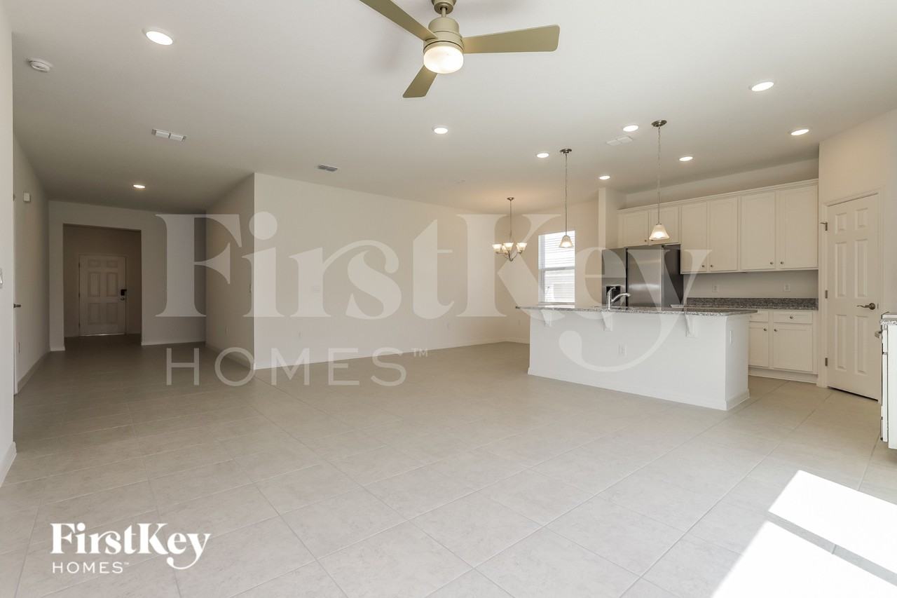 543 Crown Rose Dr - Photo 4 of 16
