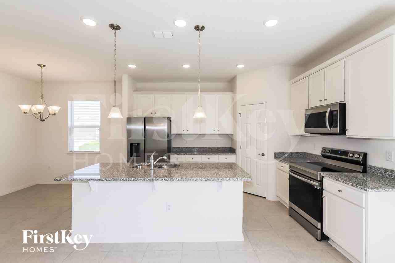 543 Crown Rose Dr - Photo 5 of 16