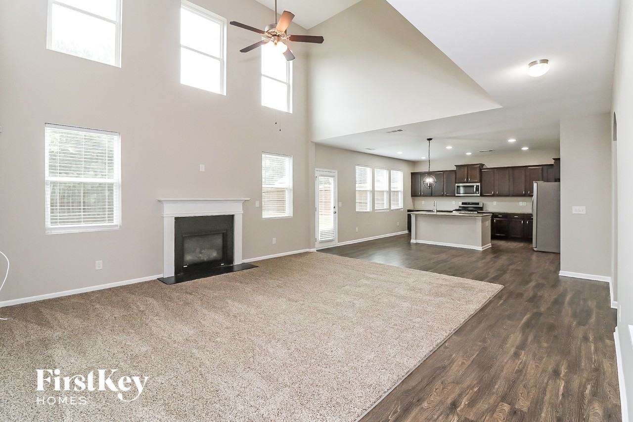 195 Parkcrest Xing - Photo 3 of 15