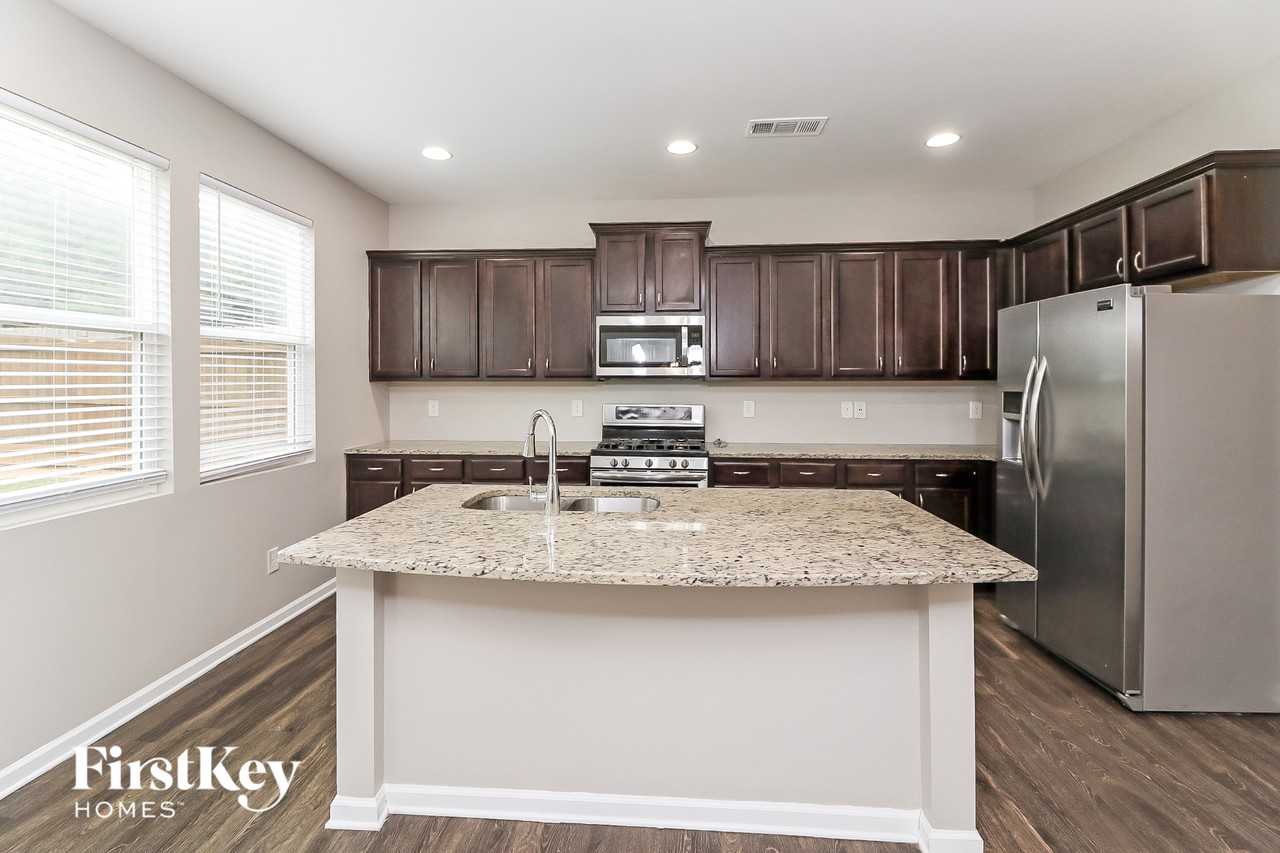 195 Parkcrest Xing - Photo 7 of 15