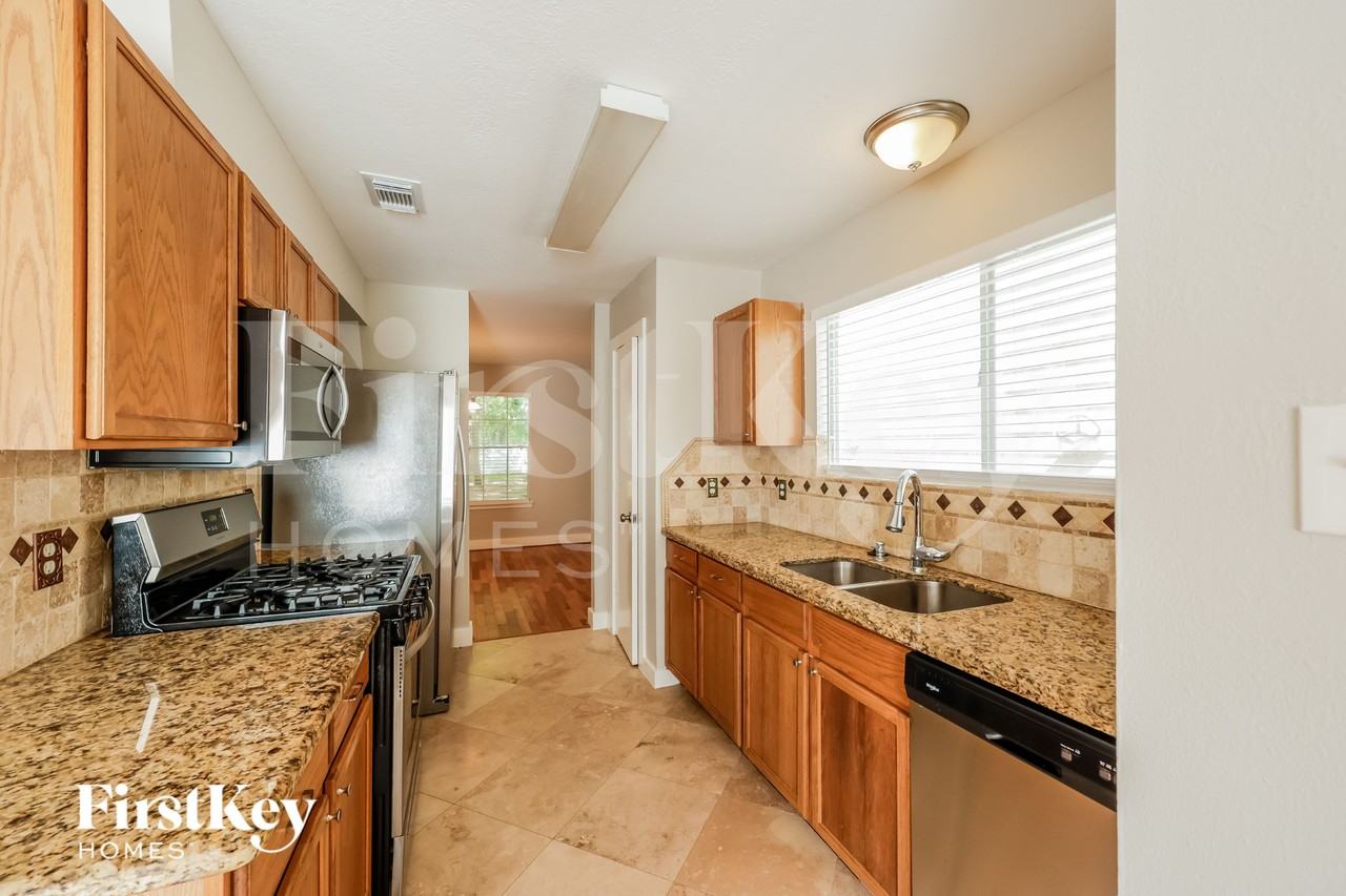 18819 Atasca Oaks Dr - Photo 6 of 15