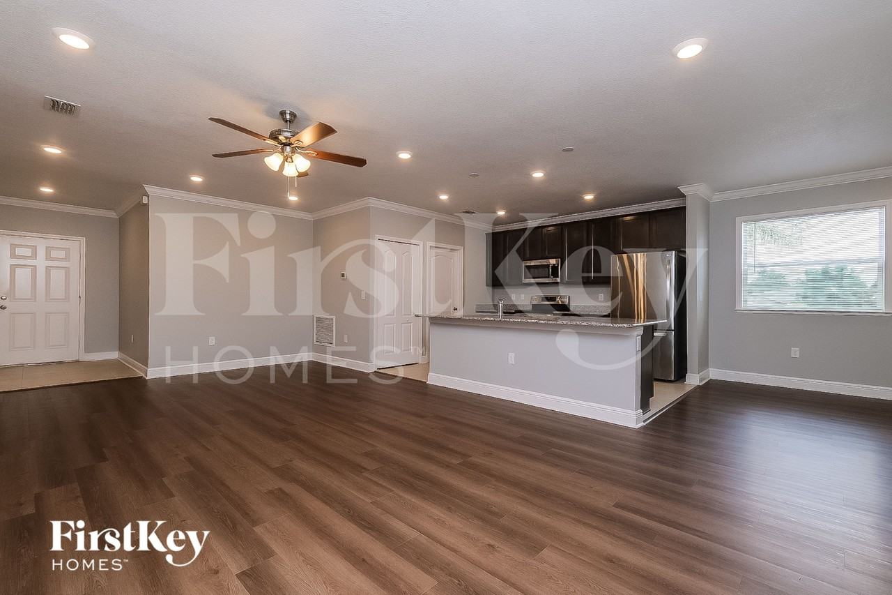 6177 Kinlock Ave - Photo 3 of 18