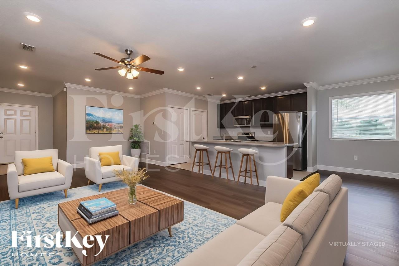 6177 Kinlock Ave - Photo 4 of 18