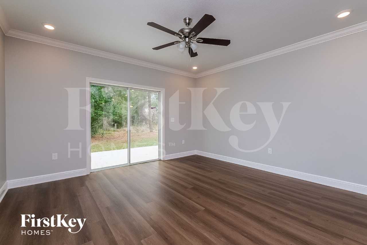 6177 Kinlock Ave - Photo 5 of 18