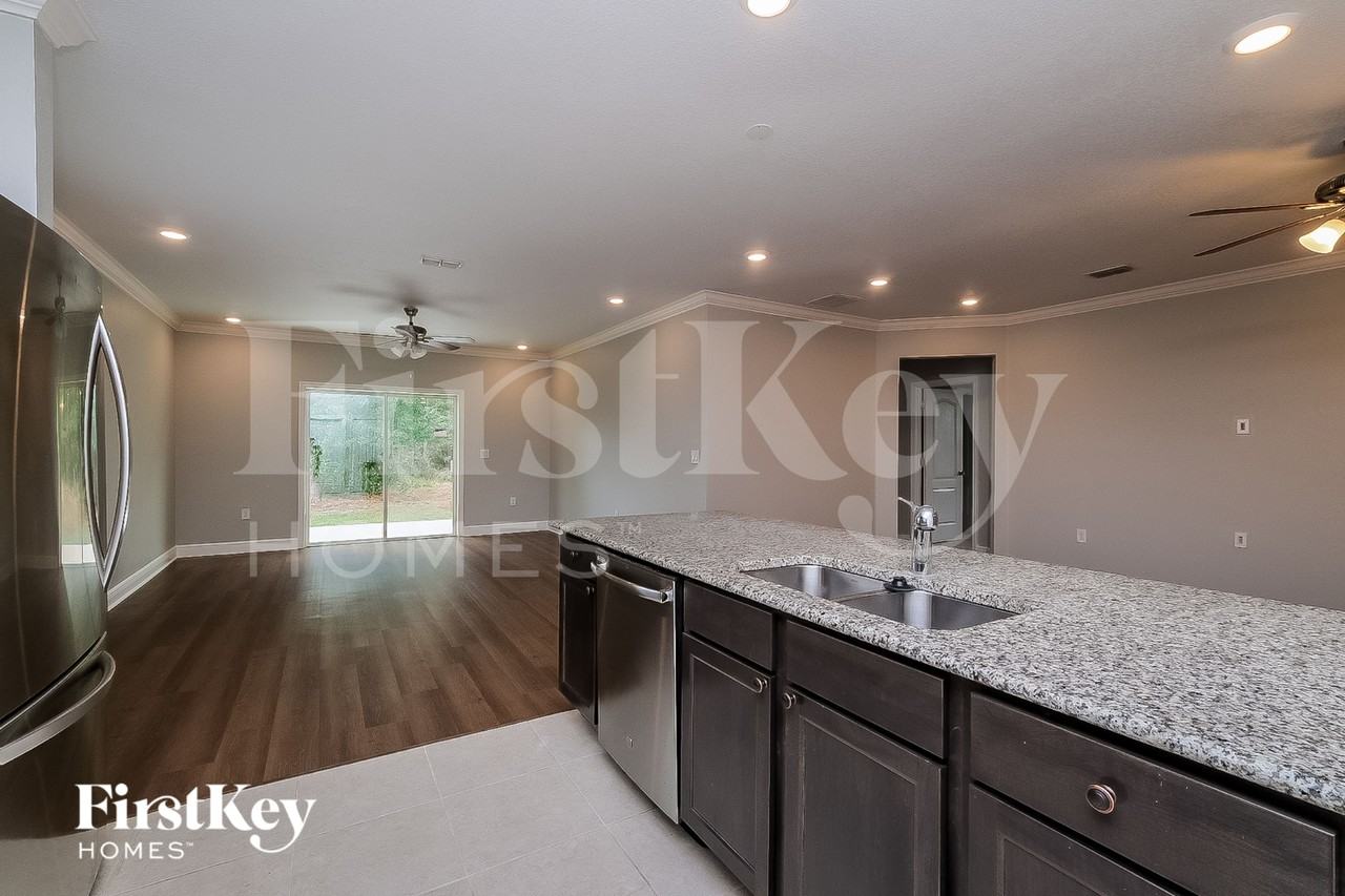 6177 Kinlock Ave - Photo 7 of 18