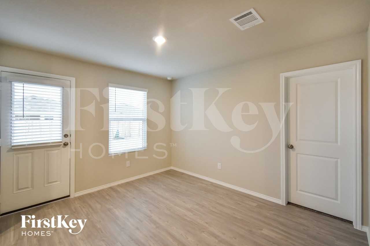 10522 De Gonzalo Way - Photo 2 of 15