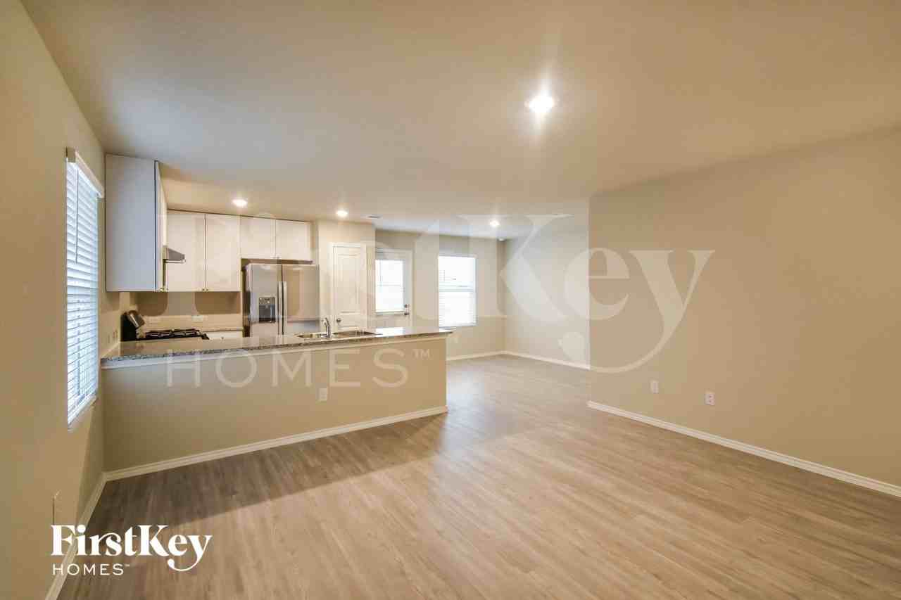 10522 De Gonzalo Way - Photo 5 of 15
