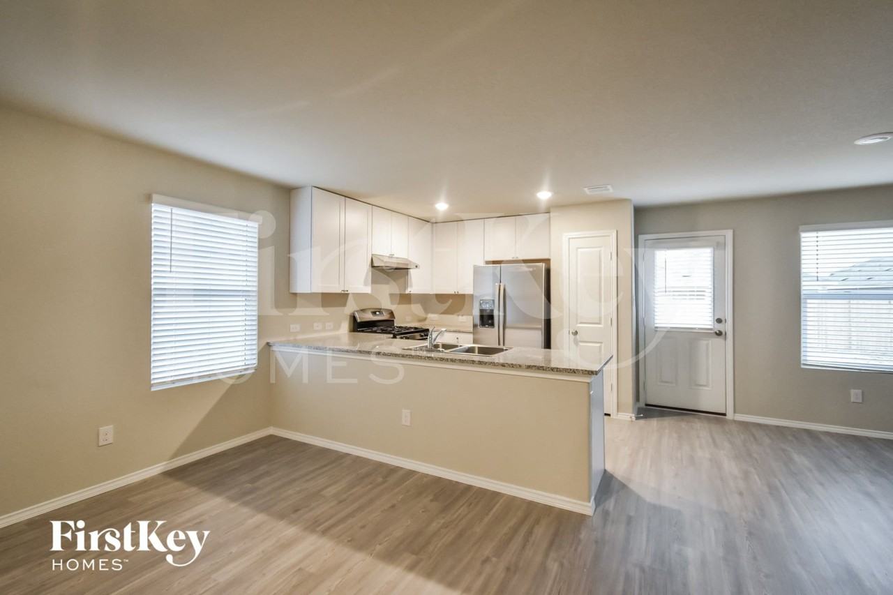 10522 De Gonzalo Way - Photo 6 of 15