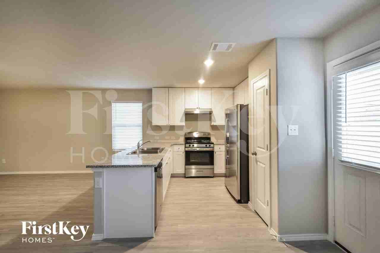 10522 De Gonzalo Way - Photo 7 of 15