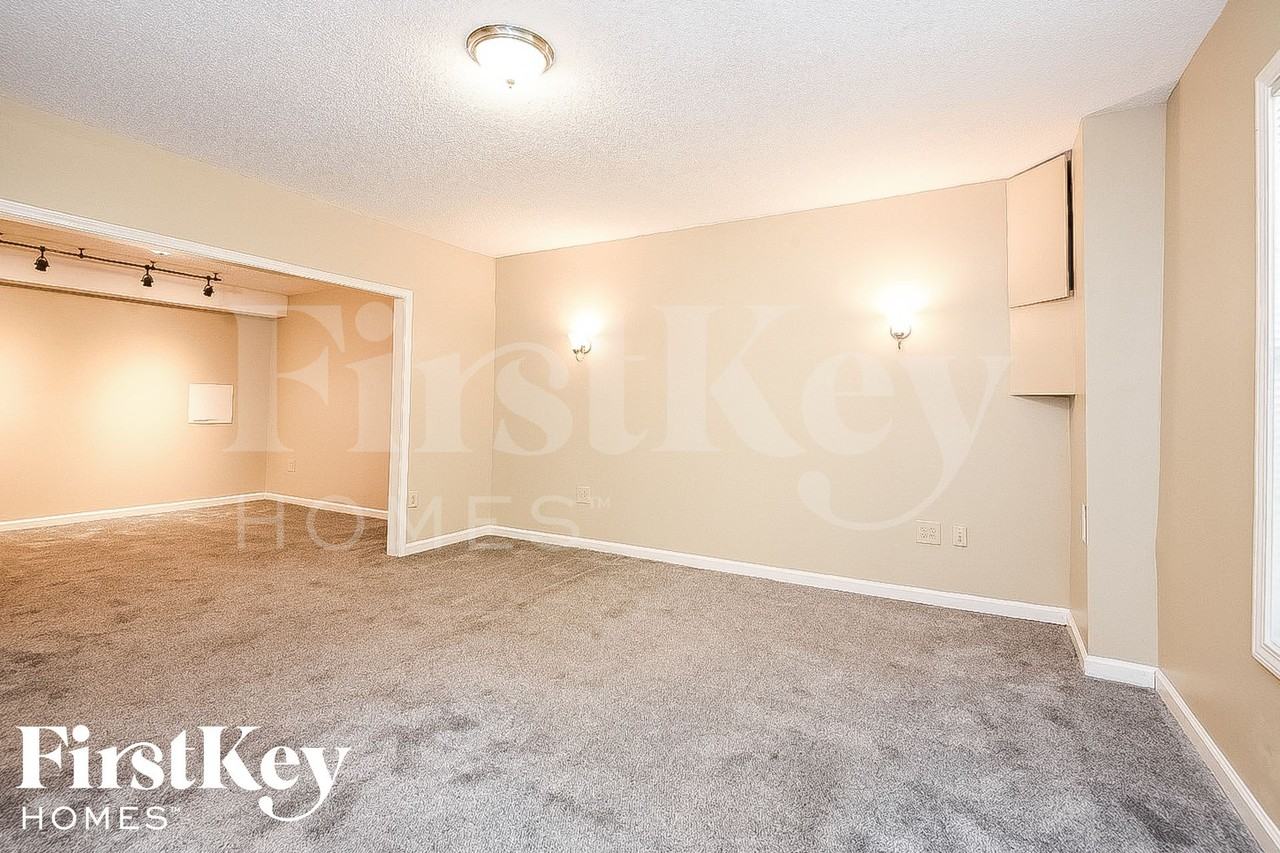 3954 Rock Mill Pkwy - Photo 3 of 15